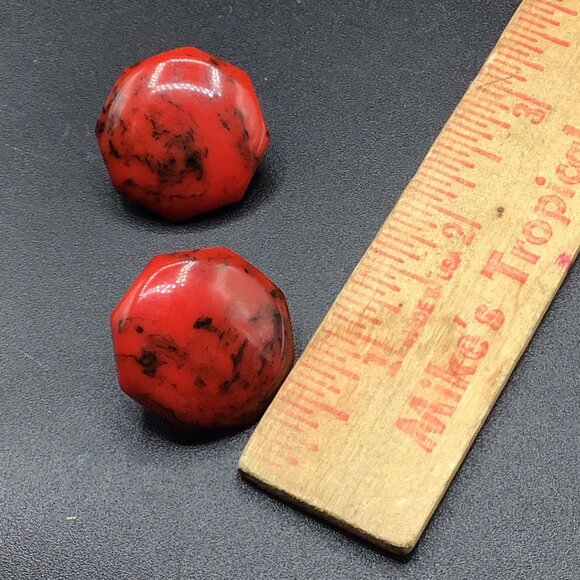 Red Bakelite Earrings Octagonal Marbled Swirls Vintage Clip-On Earrings - Picture 7 of 7
